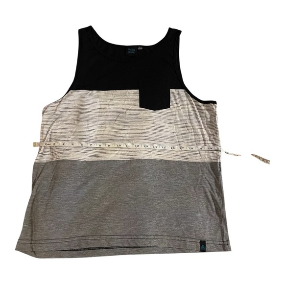 Colorblock Tank Top with Pocket - Picture 6 of 6